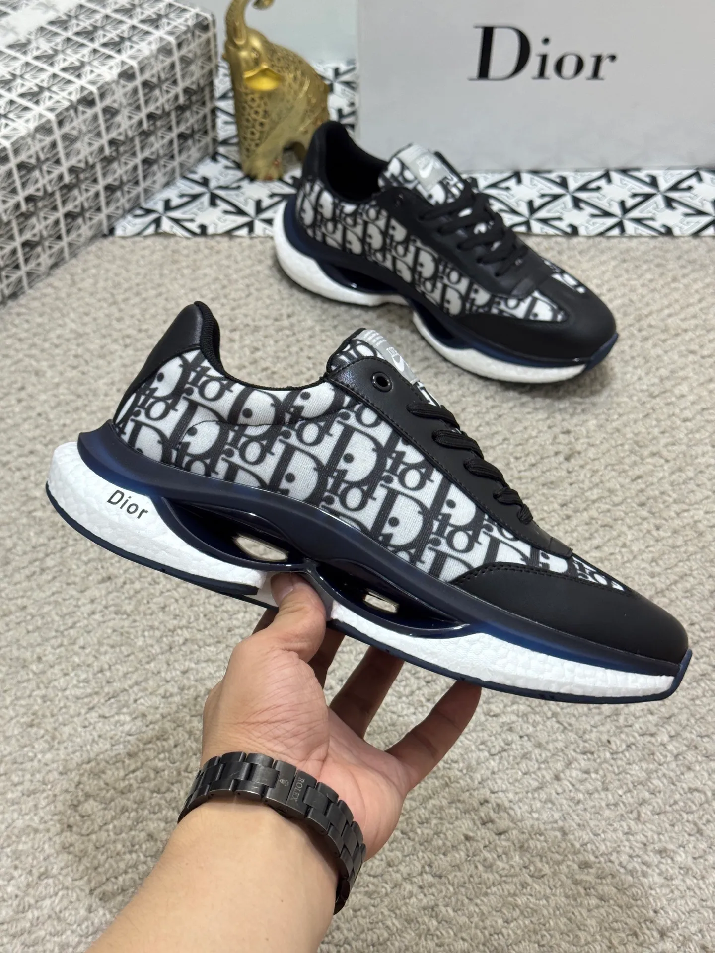 Men's shoes 💰440 [New model] 🐬🐬Original quality - Dior The latest model of sports shoes 🎁Casual and fashionable men's shoes 👟Best model 💥Simple and elegant version, exclusive for trendy men. Unique official website new and most brand elements 👑original decoration, imported cowhide stitching with classic fabrics, fashionable and generous accessories, ✅foamed TPU wear-resistant and taller outsole, light and comfortable. Size: 38-44 (45 customized